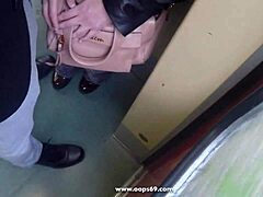 Kåt gift bulge-watcher blir stygg på toget