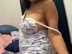 La MILF latina Anna Maria mostra il suo incredibile corpo