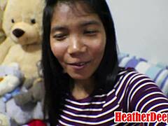 Heather, thajská dievčina, dostane výstrek do úst a prehltne počas týždennej tehotnej misionárky