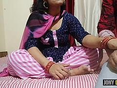 Isteri tiri India mendapat pantatnya ditumbuk oleh anak tirinya