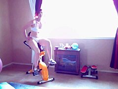 Muscular Russian mom Aurorawillows' workout video