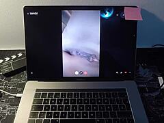 Sex și masturbare cu o milf spaniolă pe webcam