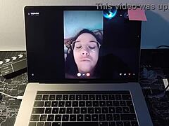 Masturbasi dengan MILF Spanyol di webcam