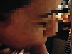 Uma mulher mexicana faz sexo oral a um homem mais jovem enquanto eu estava fora