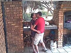Gizli kamera aldatma karısını ve masum 18 yaşındaki komşusunu yakaladı