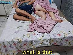 Тиа Гомес, MILF с големи гърди, и нейният племенник споделят леглото си след новия дом
