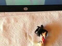 Una figura cosplay giapponese viene scopata in un'animazione hentai