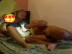Uma bela colombiana recebe sexo anal e vaginal