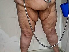 Mulher mexicana gorda e bonita, Cachonda, tem sua vagina peluda cheia de um pau duro e sem casca