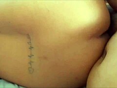 Selbstgemachter interracialer Creampie-Sex mit einer reifen Mutter